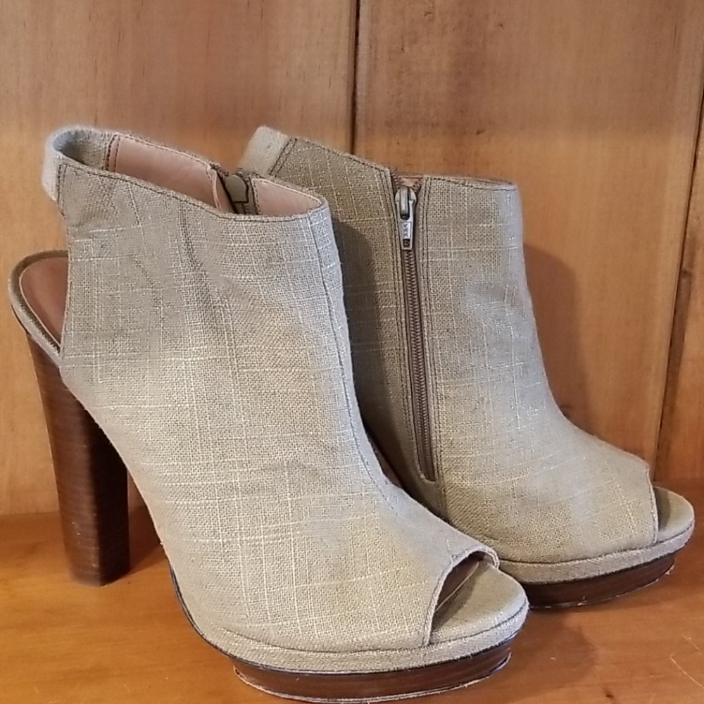 Ann Taylor IRIS canvas Peep toe Heels
